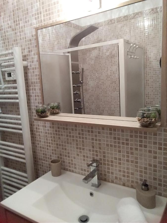 Le Petit Patio Bed & Breakfast Aigues-Mortes Ngoại thất bức ảnh