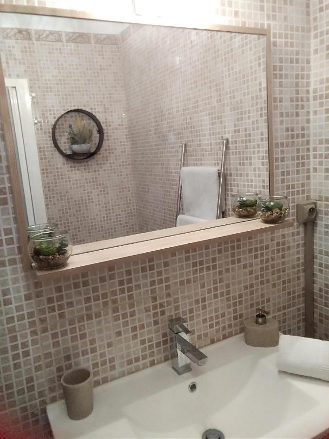 Le Petit Patio Bed & Breakfast Aigues-Mortes Ngoại thất bức ảnh