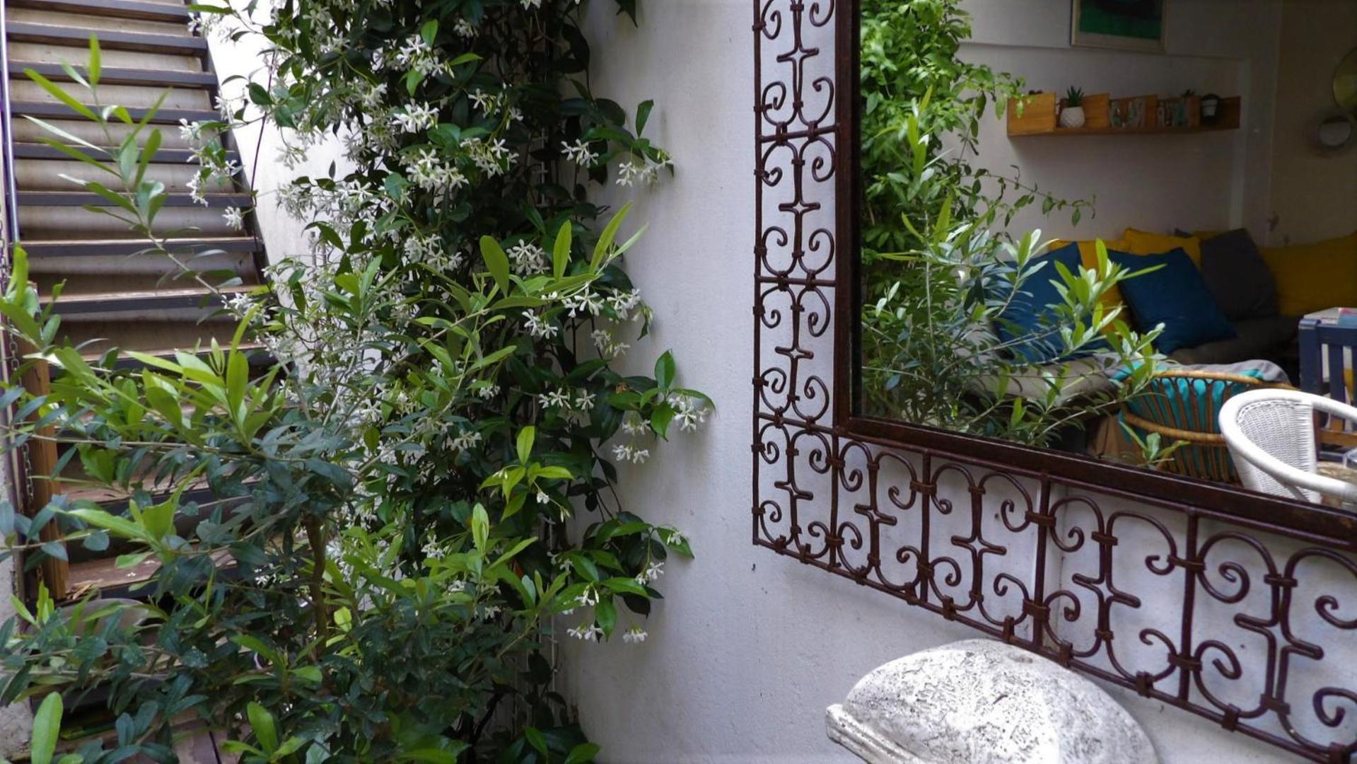 Le Petit Patio Bed & Breakfast Aigues-Mortes Ngoại thất bức ảnh